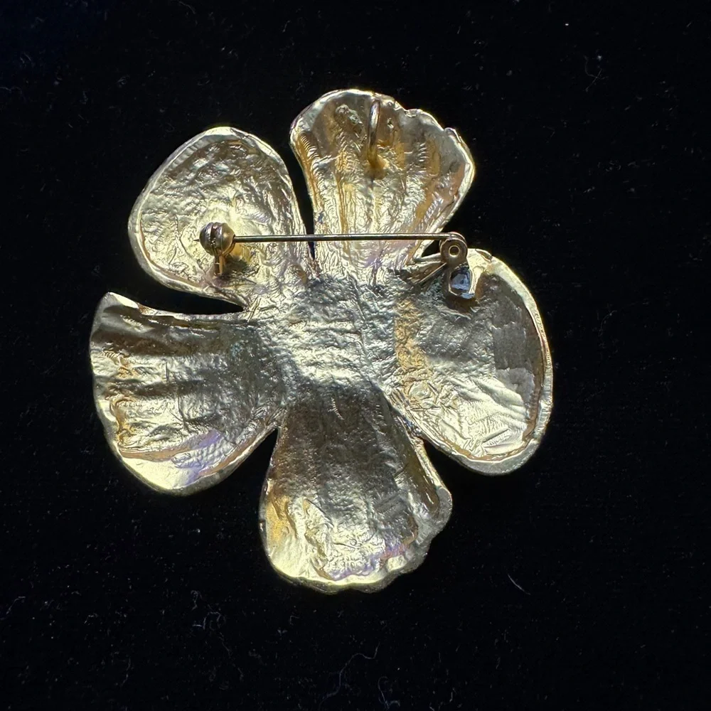 VTG Gold Flower Brooch or pendent with Pearl Center